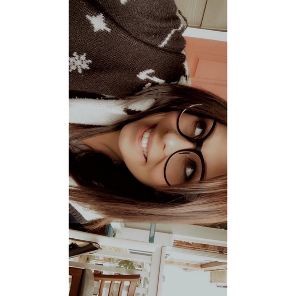 Meet your Posher, Renee - Picture 2 of 2